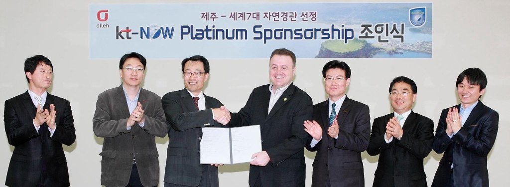 The signing ceremony between New7Wonders and Korea Telecom, in Seoul, in the presence of Dr. Hansuk Kim, Mr. Wang-Kyui Kang and other senior executives of Korea Telecom, and Jean-Paul de la Fuente of New7Wonders.