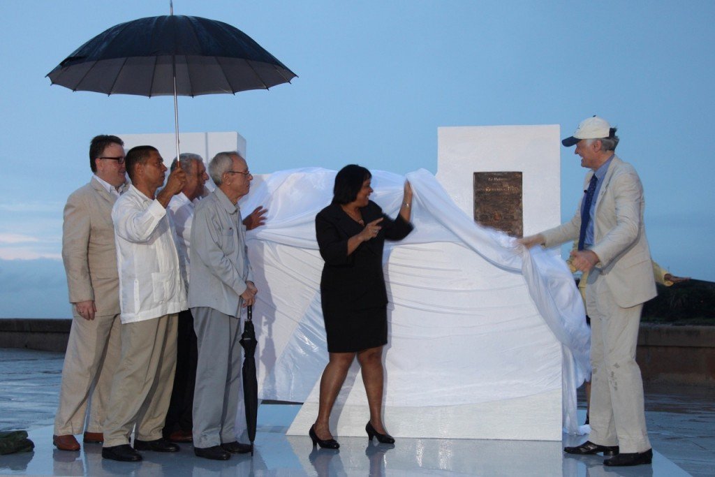 Among those present in Havana on 7 June 2016 at the unveiling of the plaque commemorating Havana as the New7Wonders Cities were: Dr. Eusebio Leal Spengler, City Historian; Jean-Paul de la Fuente, Director, New7Wonders; Marta Hernández, President of the Provincial Assembly of People's Power and (right) Bernard Weber, Founder-President, New7Wonders. Photo: Abel Padrón Padilla / ACN